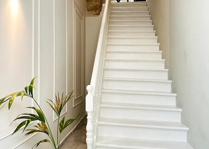 Lithos Syros Daire Ermoupoli